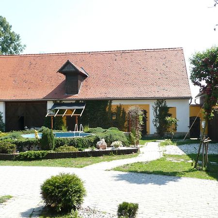 Hrazdeny Statek Mytinka Guest House Exterior photo