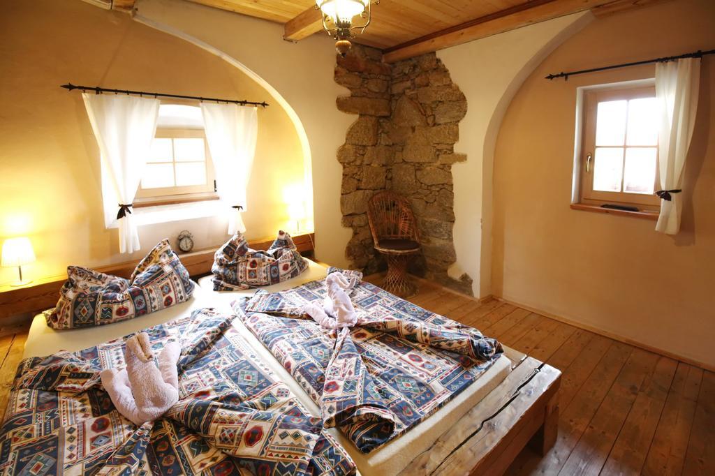 Hrazdeny Statek Mytinka Guest House Exterior photo